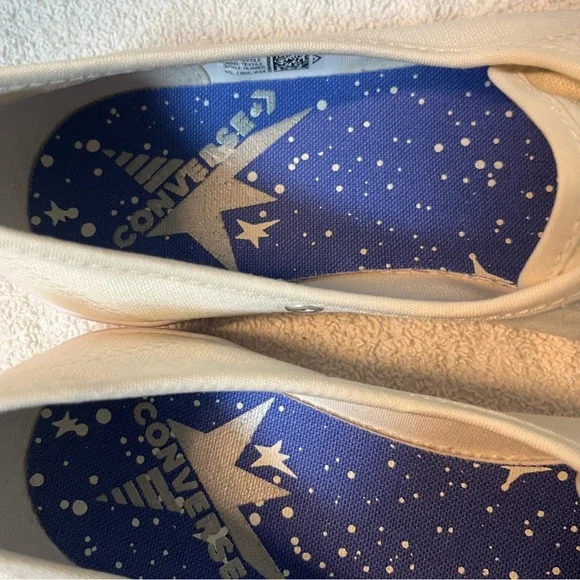 NWOT Converse All Stars girls white ballet lace slip on in size 5.5